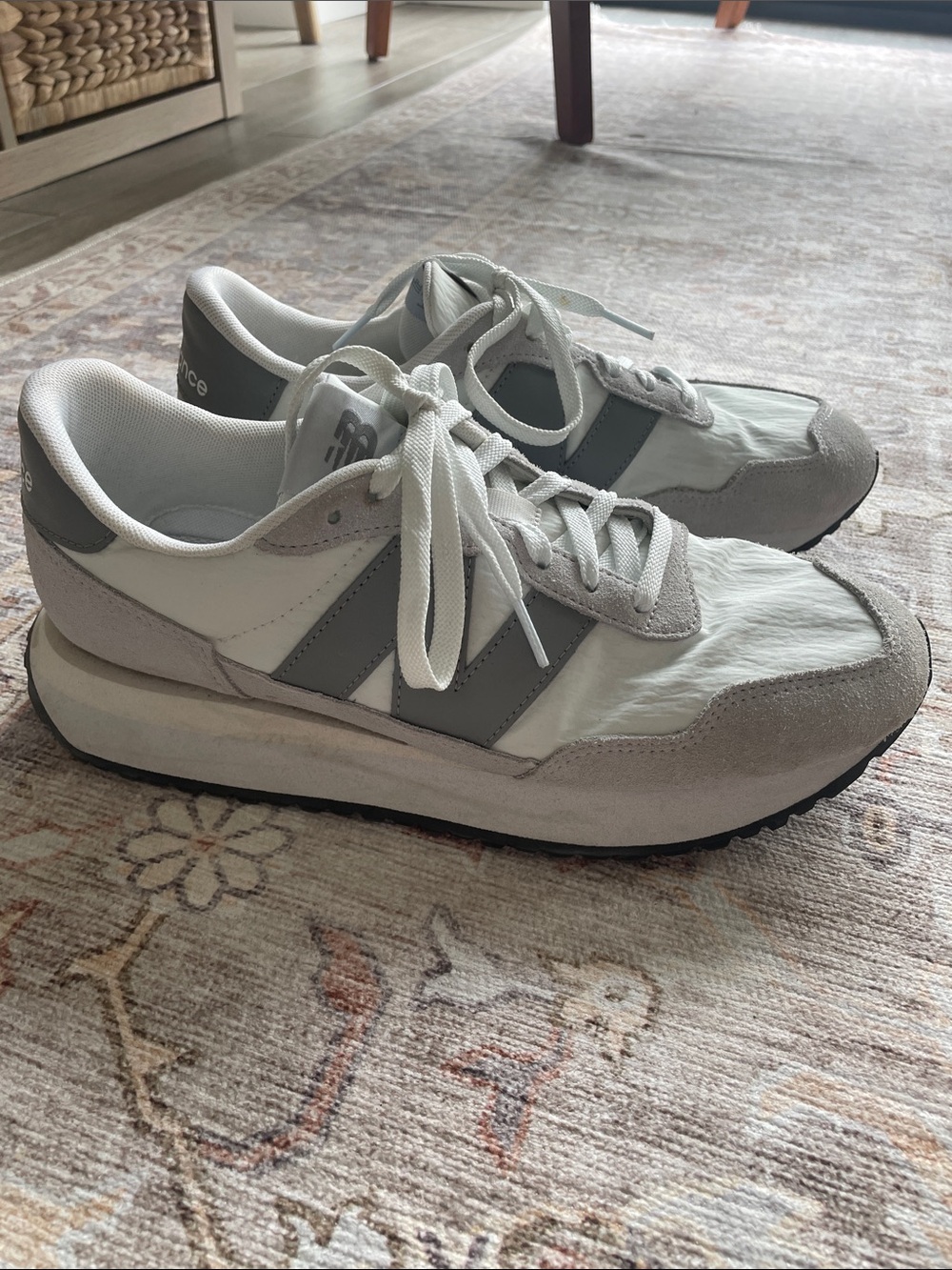 New Balance 237